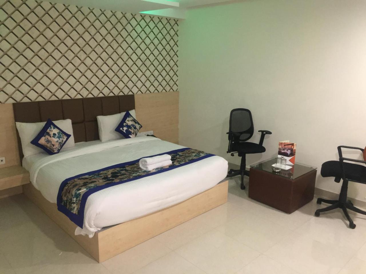 Hotel Airport D'Capitol New Delhi Exterior photo
